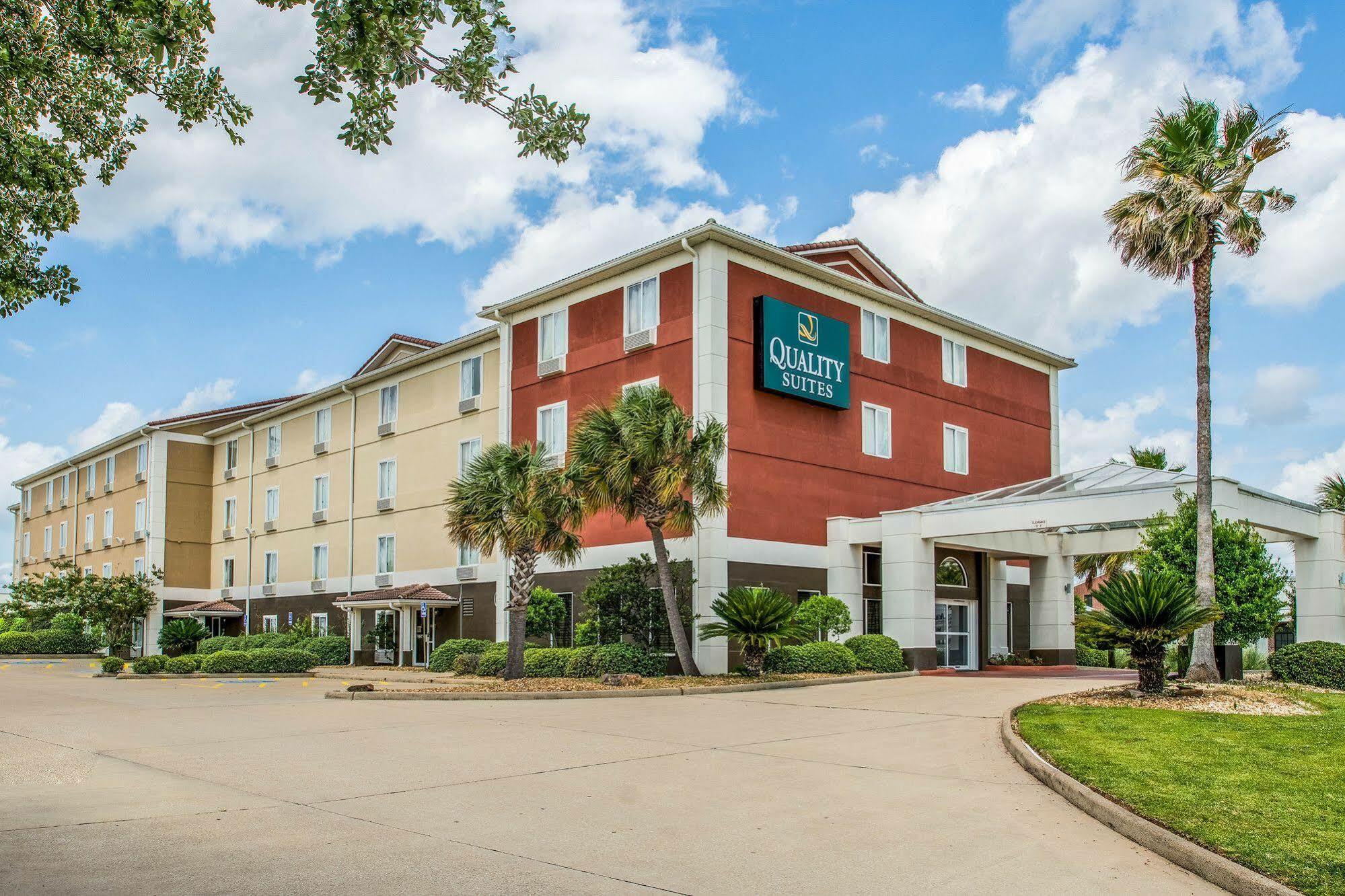 Quality Suites Lake Charles Downtown Exterior photo